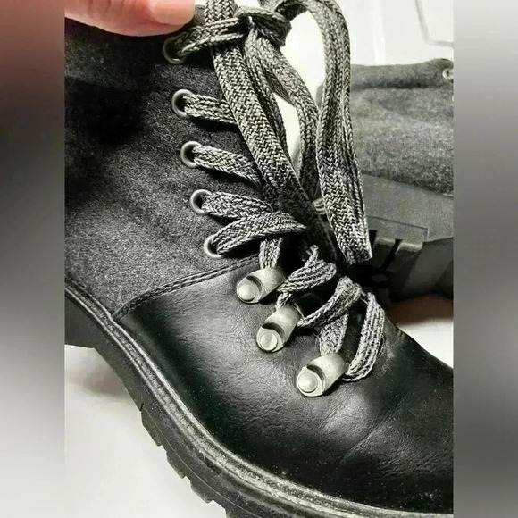 Universal Thread, women’s Sz 7, Hiking Boots. Black and Gray - Picture 3 of 8